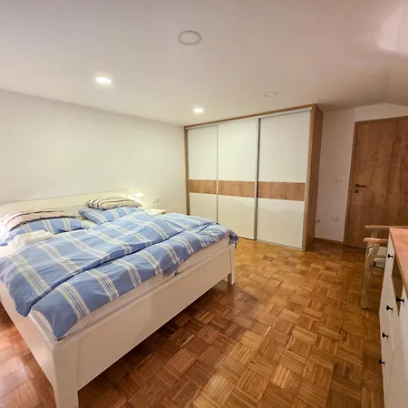 Lägenhet Apartma Aura *